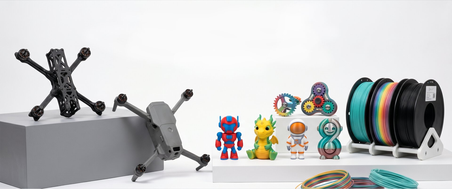3D baskı ile üretilmiş parçalar ve figürler